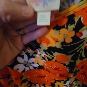 Floral Orange and Black Top Perfect Flor Top